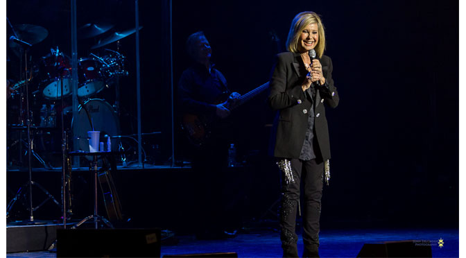 Olivia Newton-John lights up the stage in Easton – Photos by: John DelGrosso