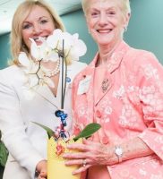 Dr. Nichola Gutgold (l) Linda Armstrong (r)