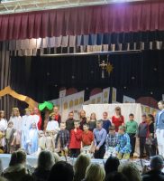 Sixth grade sings with the cast of “Miracle at Midnight”