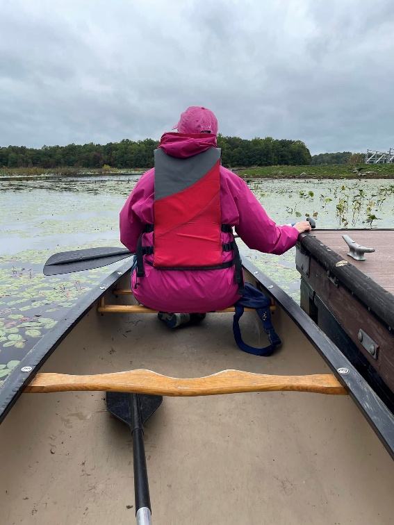 A person in a boat

AI-generated content may be incorrect.